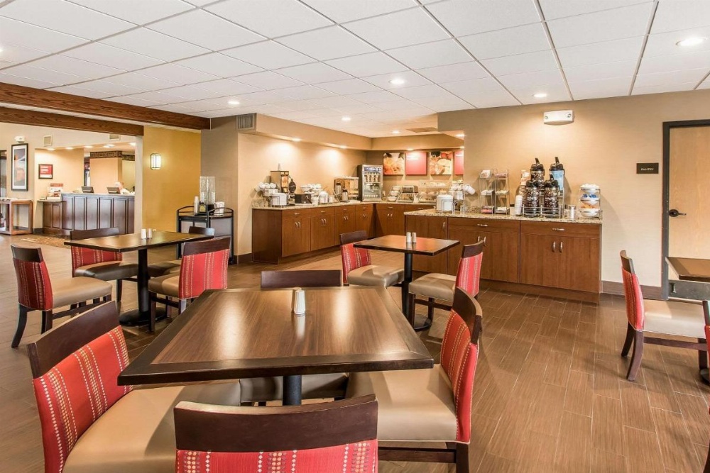 Comfort Suites Effingham Image 11