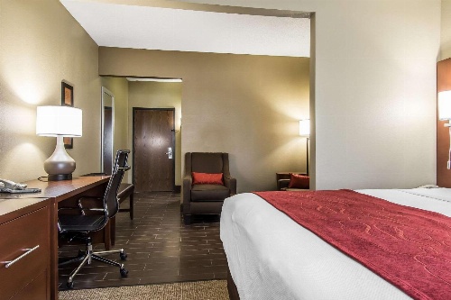 Comfort Suites Effingham image 2