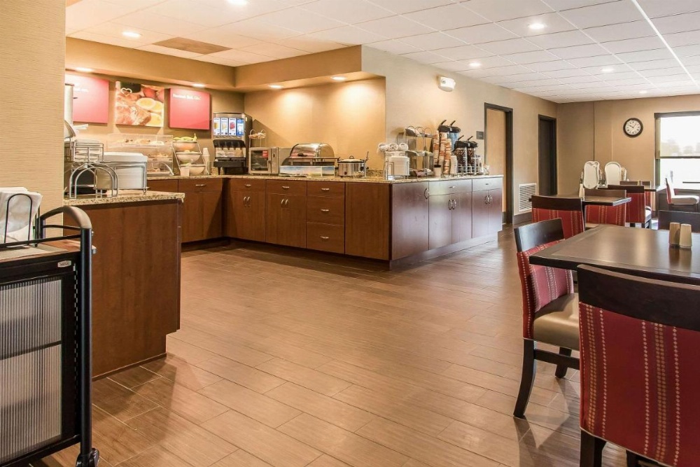 Comfort Suites Effingham Image 21