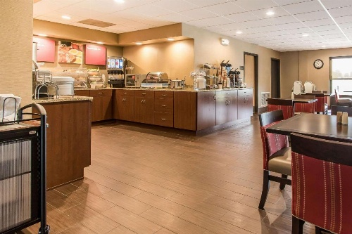 Comfort Suites Effingham image 21