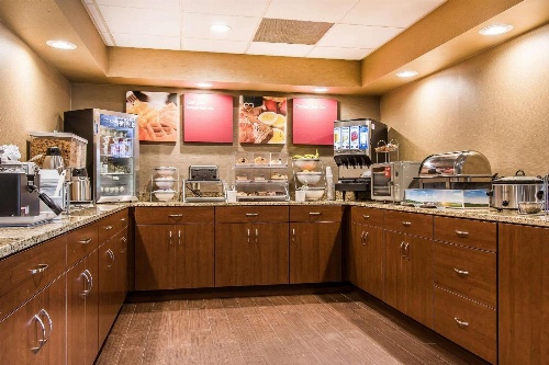 Comfort Suites Effingham image 3