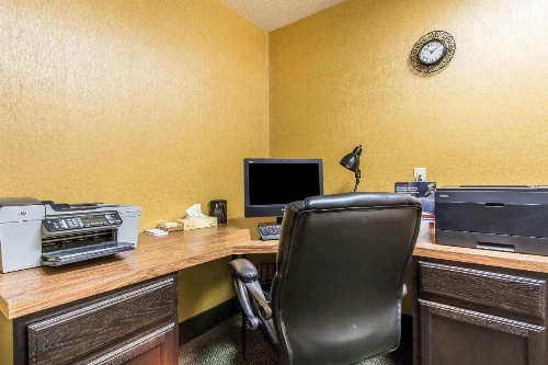 Comfort Suites Effingham image 7