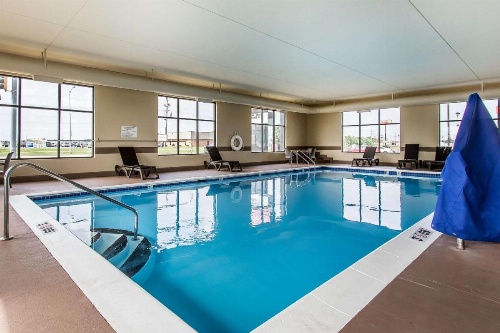 Comfort Suites Effingham image 9